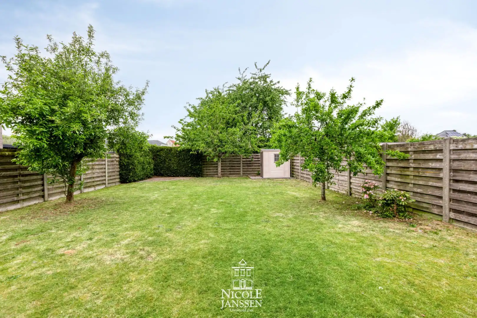 Ruime gezinswoning met tuin foto 30
