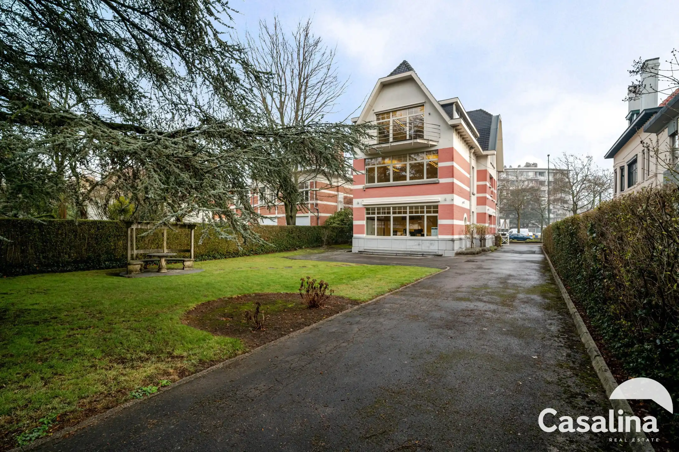 Kantoorgebouw met appartement & parkeerplaatsen  ±535m² foto 3