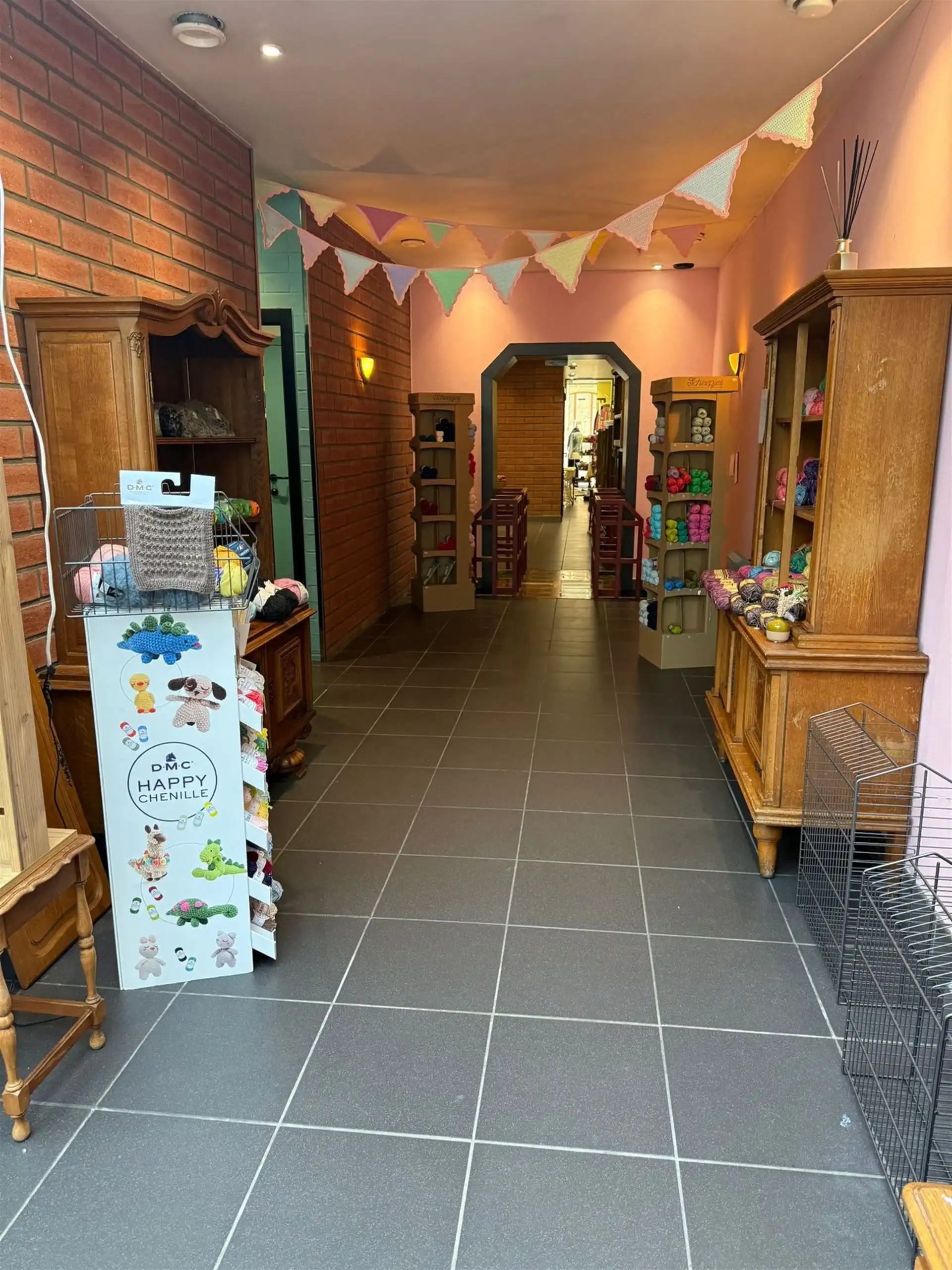 Handelspand met grote etalage op een toplocatie aan de Grote Markt te Mechelen! foto 13