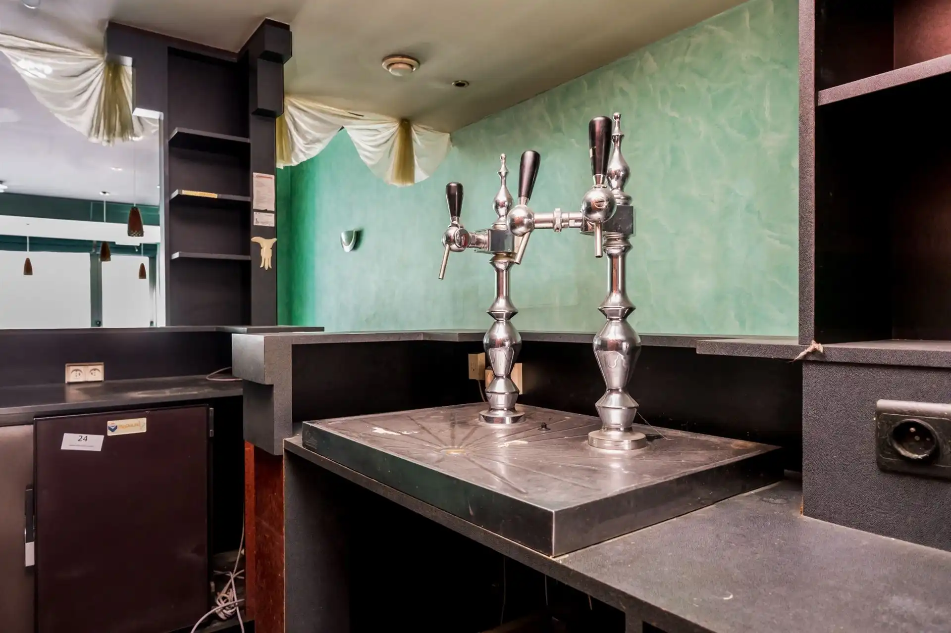 Handelspand met grote etalage op een toplocatie aan de Grote Markt te Mechelen! foto 13