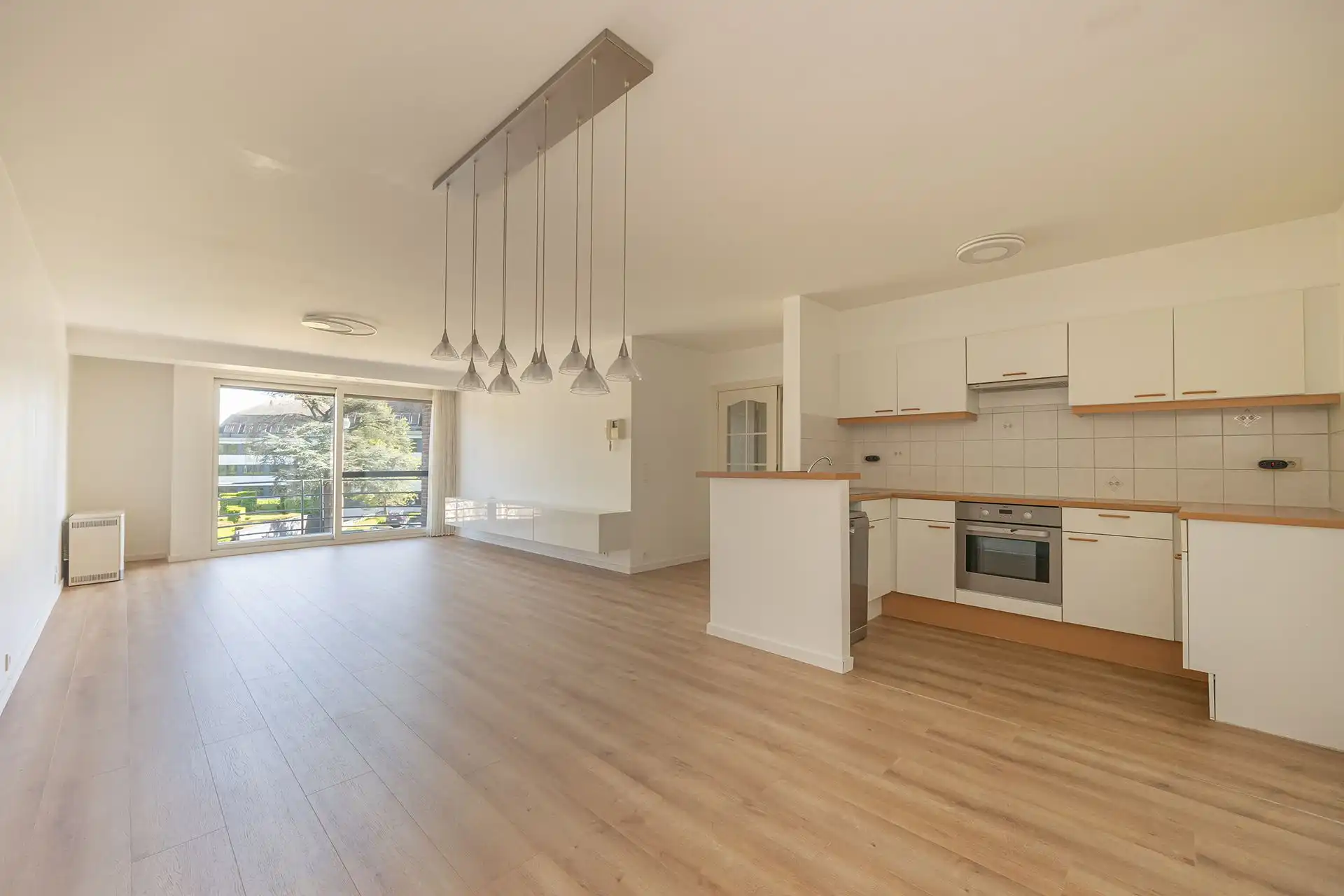 Lichtovergoten appartement met 2 terrassen en garagebox! foto 3