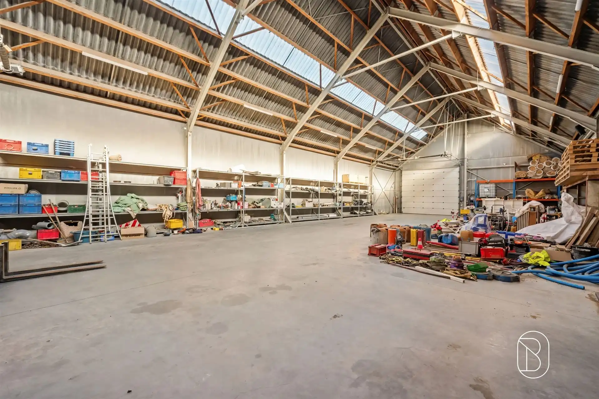 Recente woning met 2 loodsen en zwembad in Escanaffles foto 5