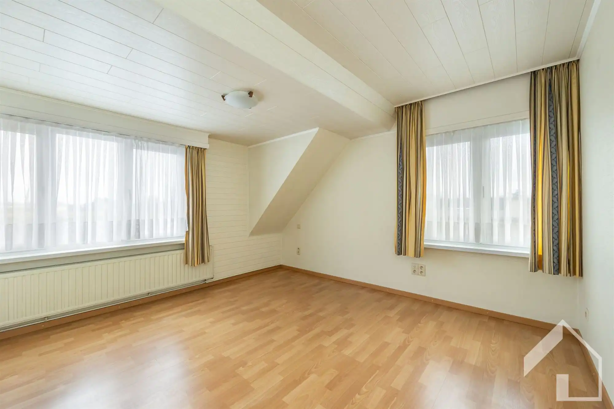 Open bebouwing met 4 slaapkamers! foto 14