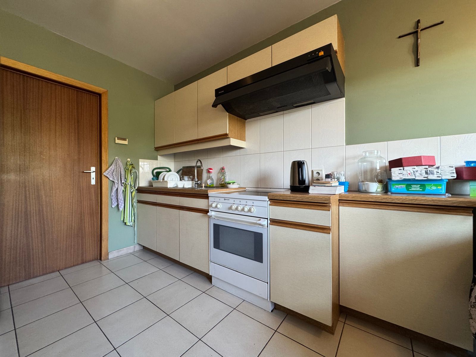 Te huur: ruim 2 slaapkamer appartement in Erembodegem! foto 6