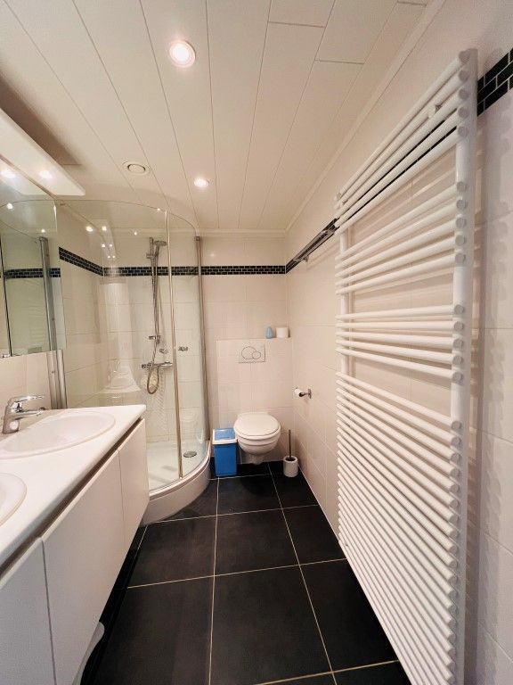 Luxueus appartement met 3 kamers en frontaal zeezicht foto 9