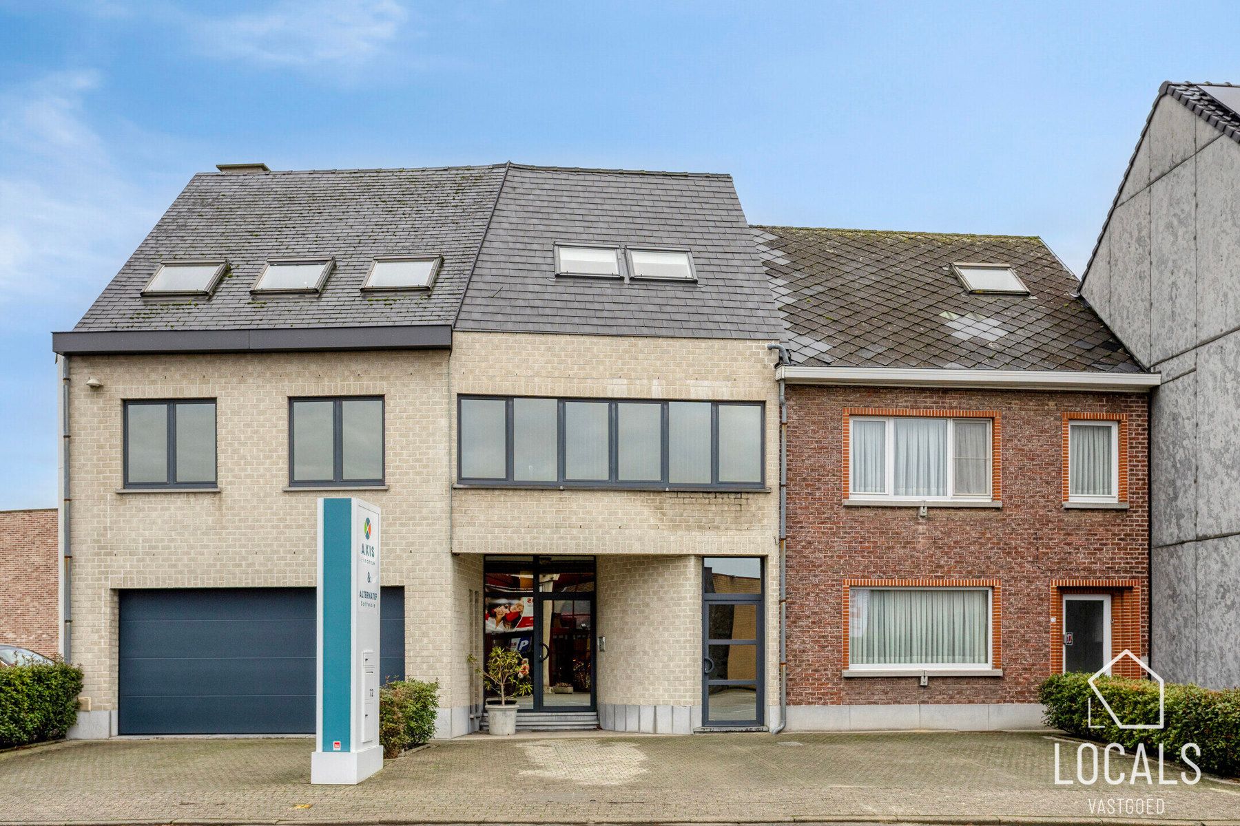 Opbrengsteigendom met woning en kantoor in centrum Haaltert foto {{pictureIndex}}
