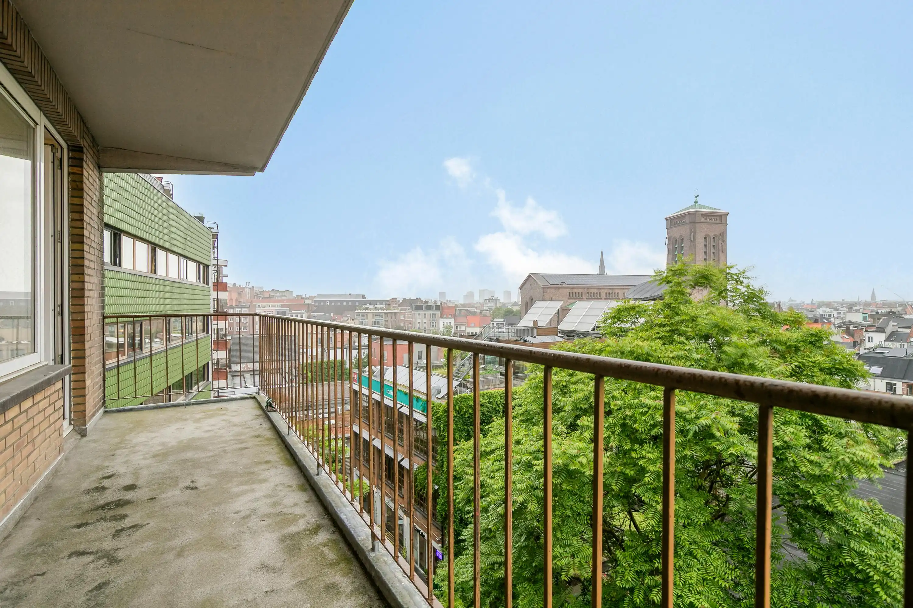Drie slaapkamer appartement van 118 m² te koop in Borgerhout foto 2