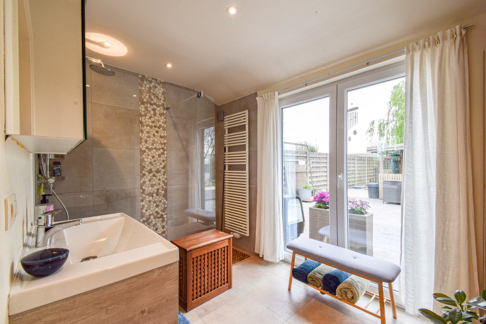 Instapklare woning met 5 slaapkamers en mogelijkheid achterliggende landbouwgrond foto 11