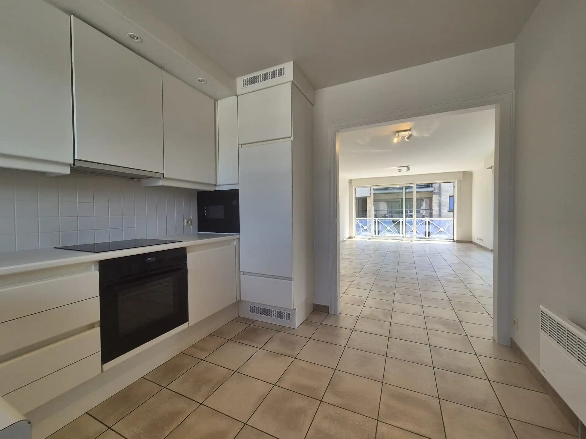 Ruim appartement met 2 slaapkamers, groot terras en garage foto 12