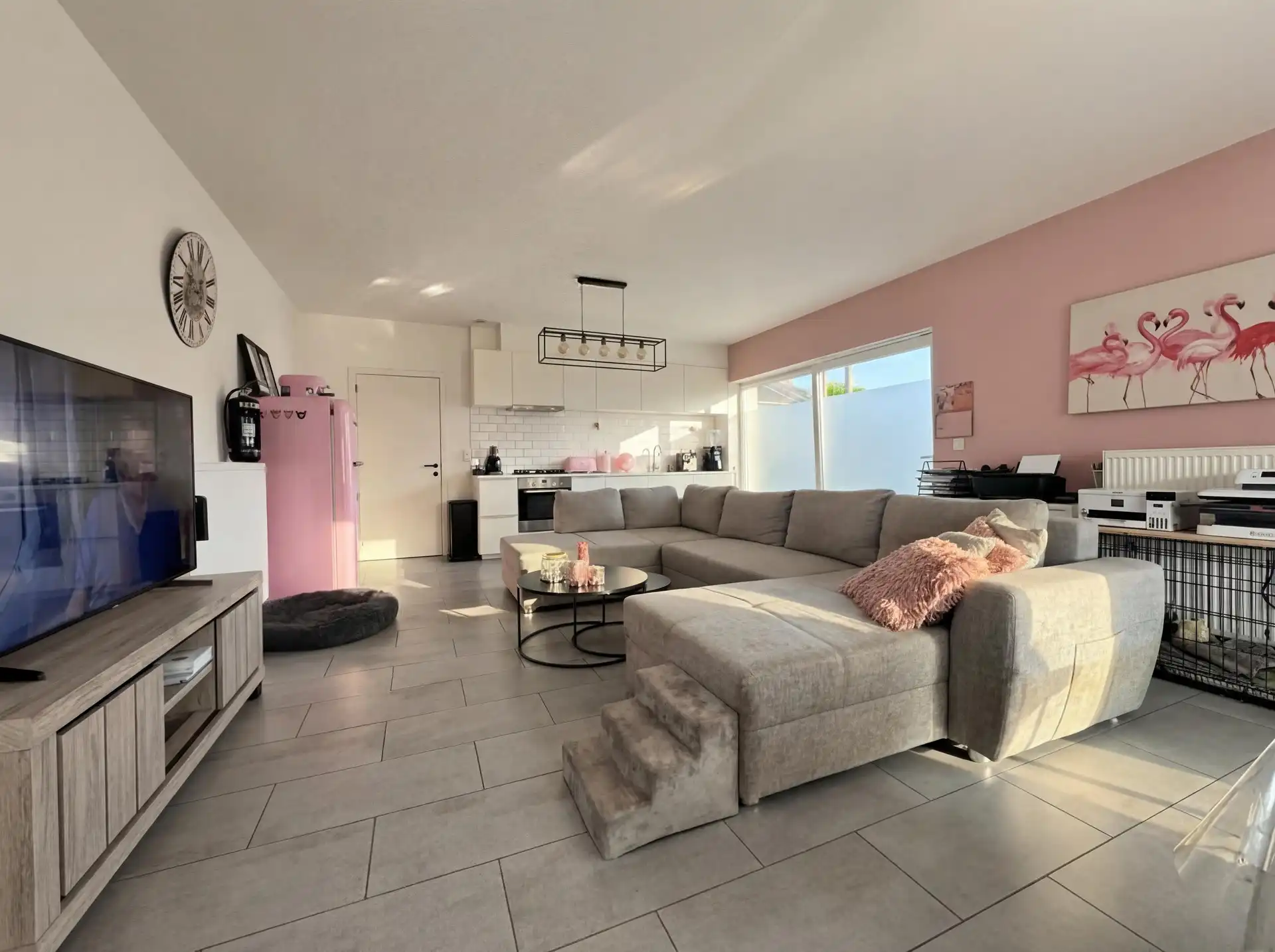 Prachtig gelijkvloers appartement met twee slaapkamers, tuin en garage foto {{pictureIndex}}