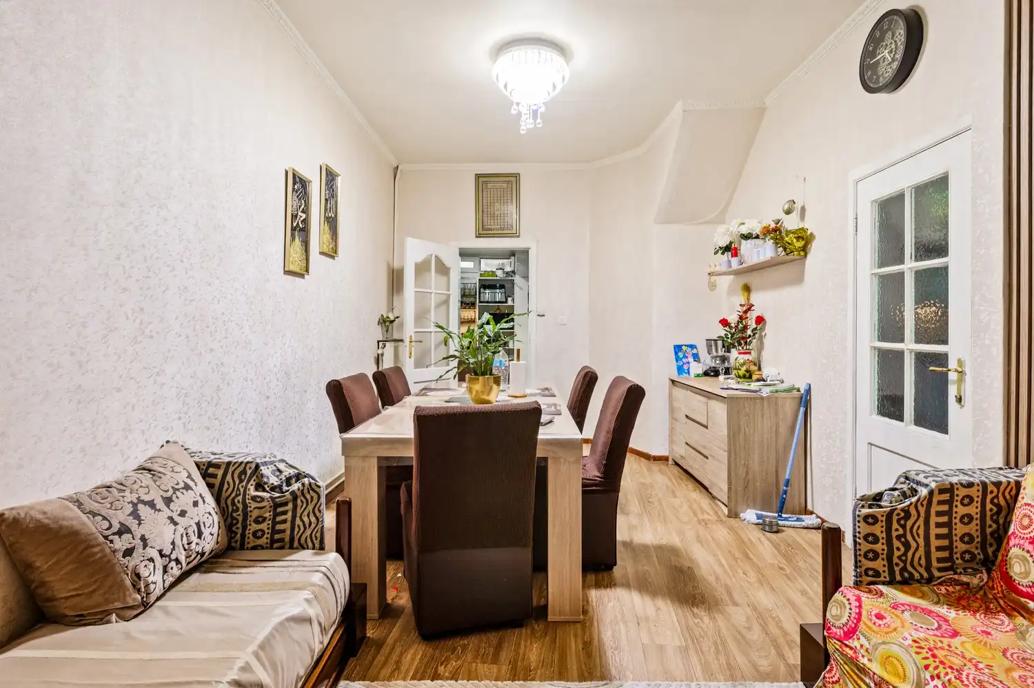Huis op centrale locatie met veel potentieel! foto 5