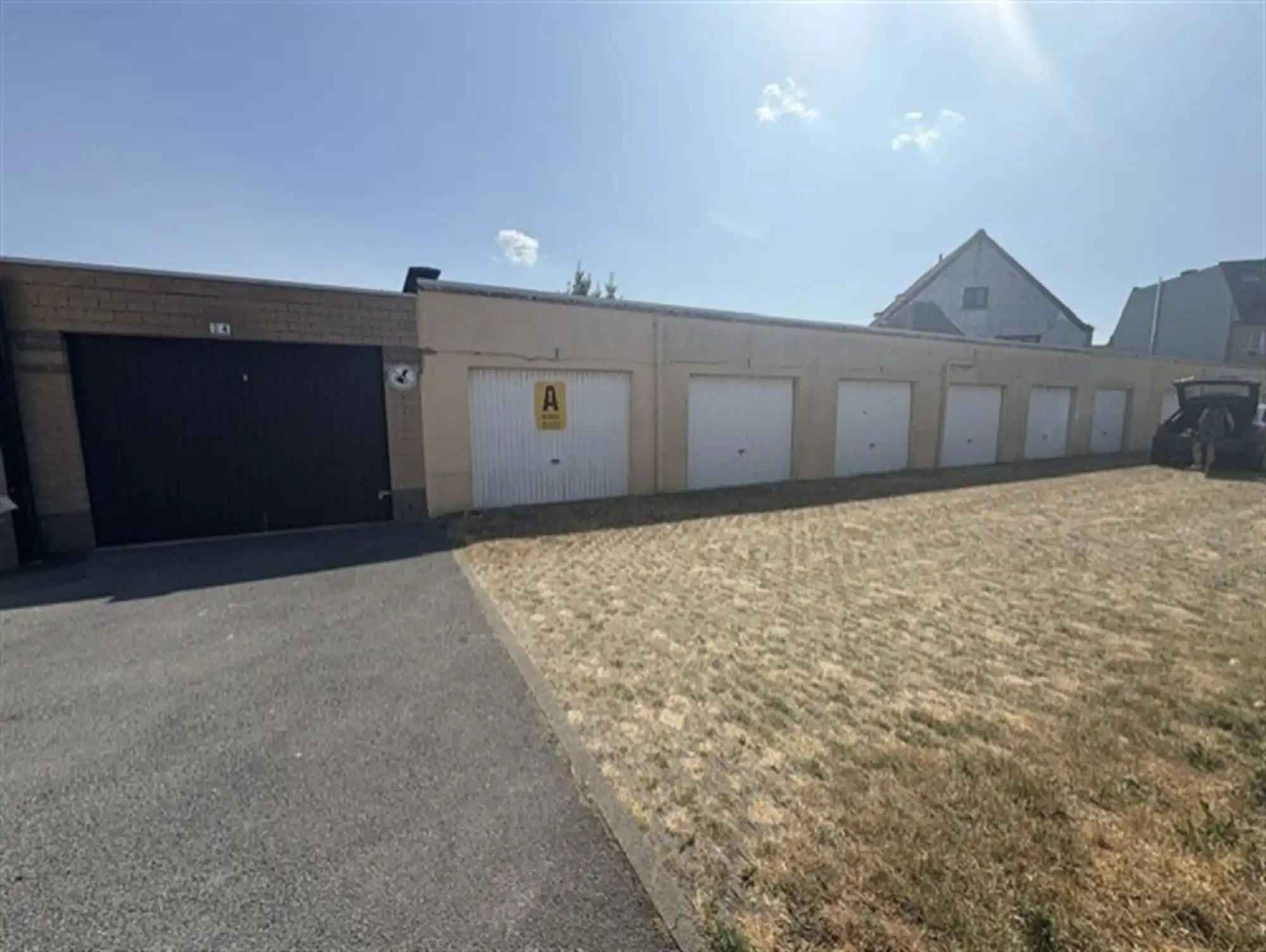 elijkvloerse garagebox gelegen in een bovengronds garagecomplex in het centrum van Bredene-Duinen. foto 5