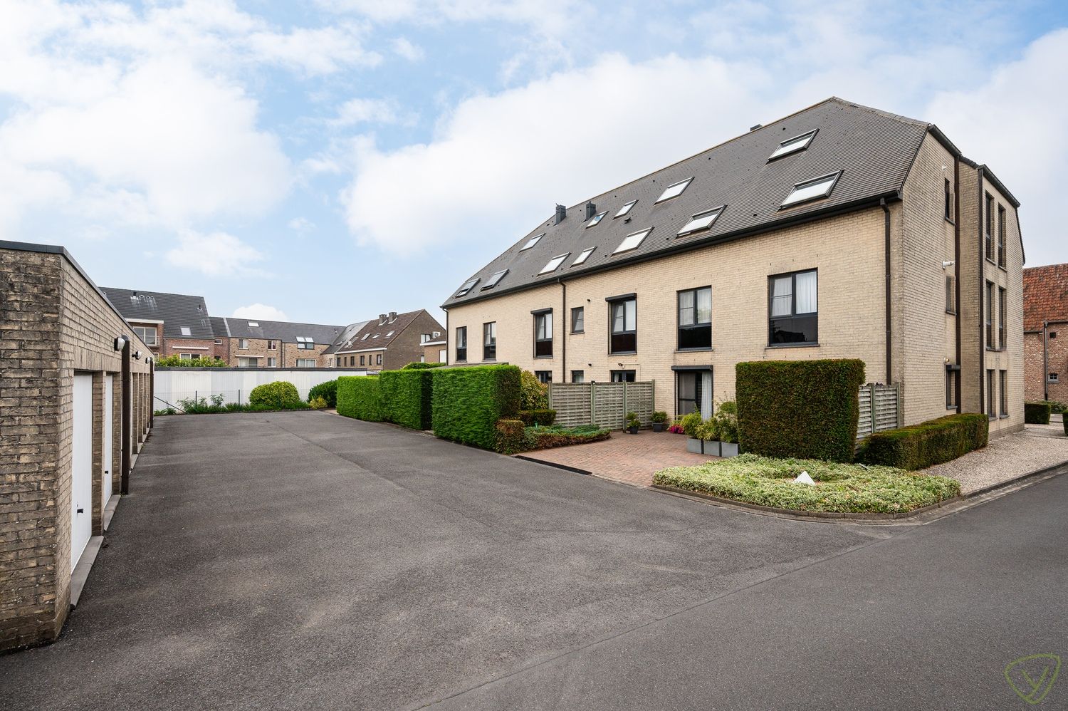 Instapklaar duplex-appartement met terras en garage in Adegem foto 21