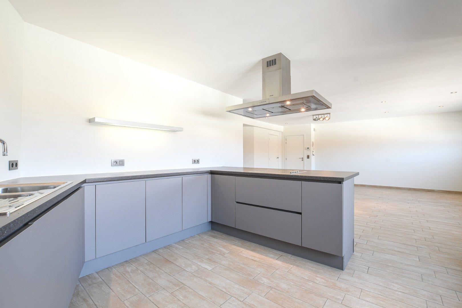Volledig gerenoveerd appartement met terras te koop in Klemskerke (De Haan) foto 14