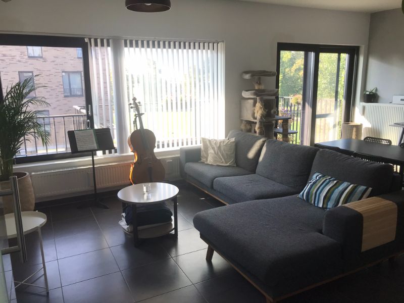 Gezellig zon georiënteerd 2slk appartement met groen uitzicht, met terras, kelder en private garagebox  in afgesloten garagecomplex op wandelafstand van centrum van EEklo foto 2