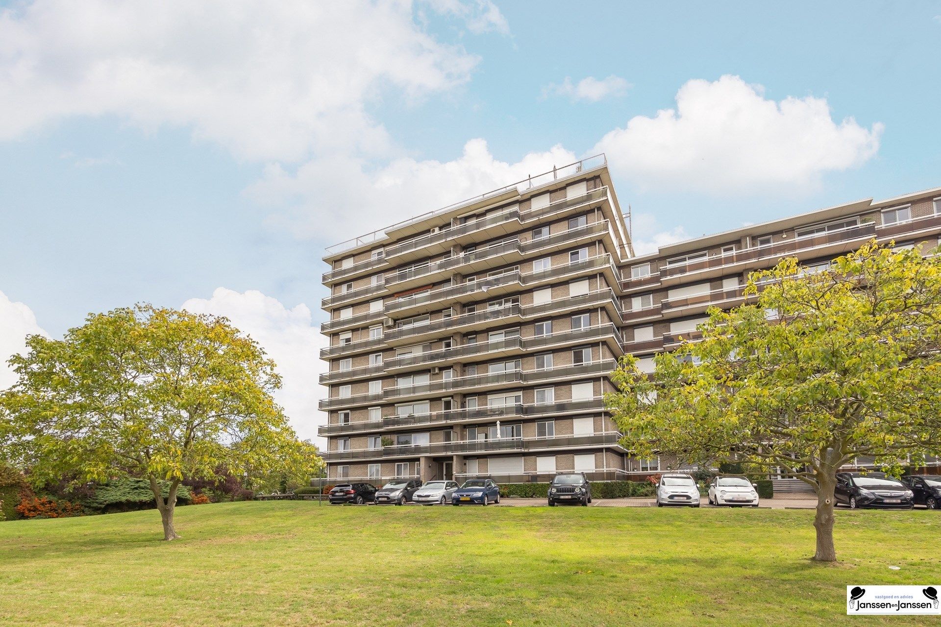 Uniek appartement met prachtig dakterras en panoramisch uitzicht foto 23