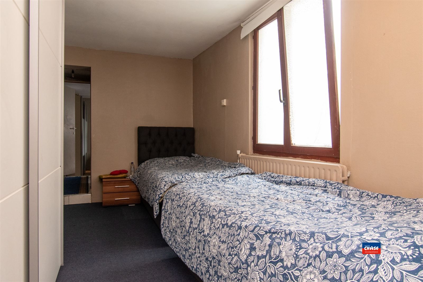 Ruime woning met 6 slaapkamers en handelsgelijkvloers foto 4