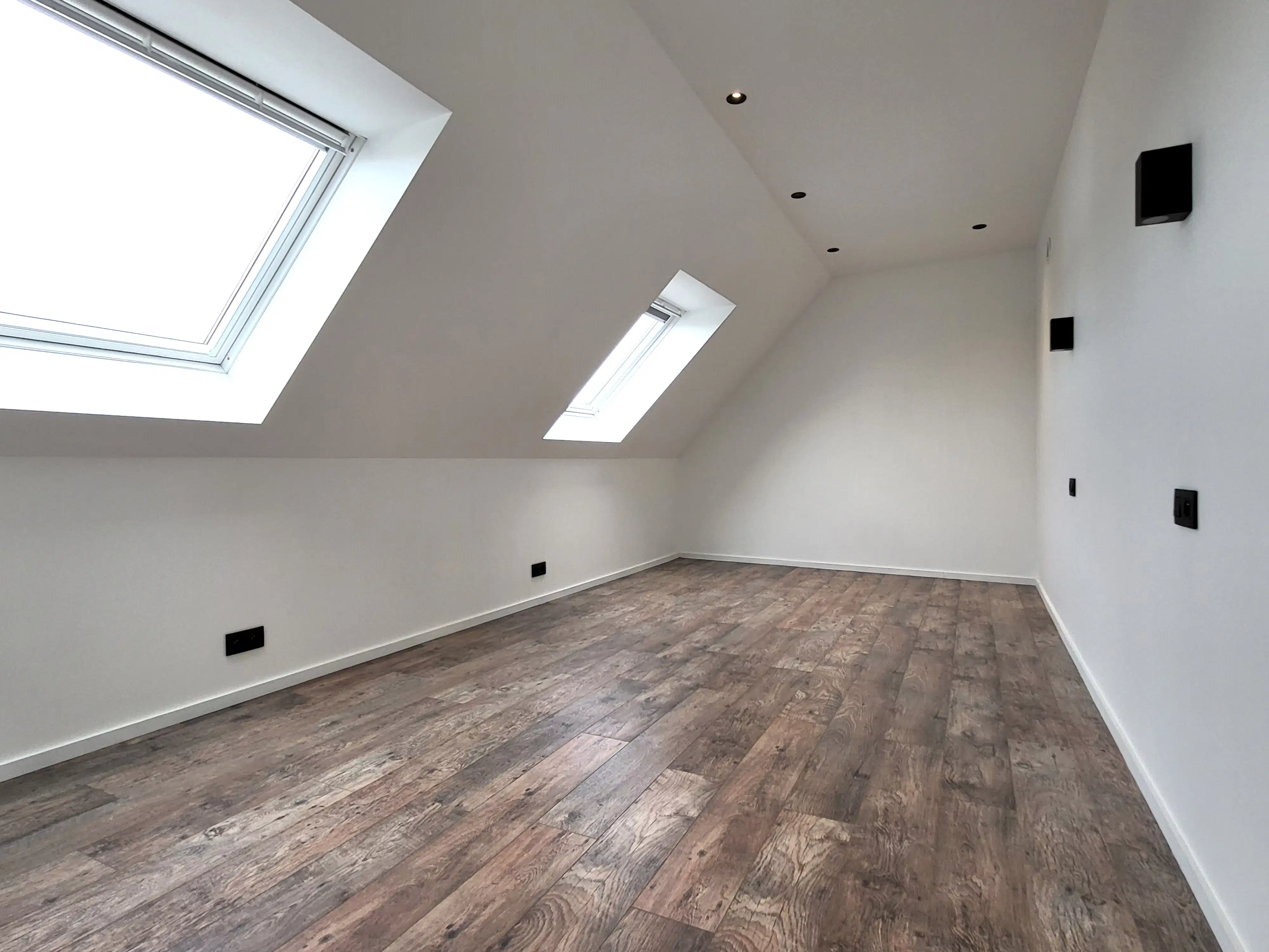 Deze volledig totaal gerenoveerde woning (2024–2025) combineert hedendaags comfort met een hoogwaardige afwerking en biedt maar liefst 5 ruime slaapkamers.  foto 27