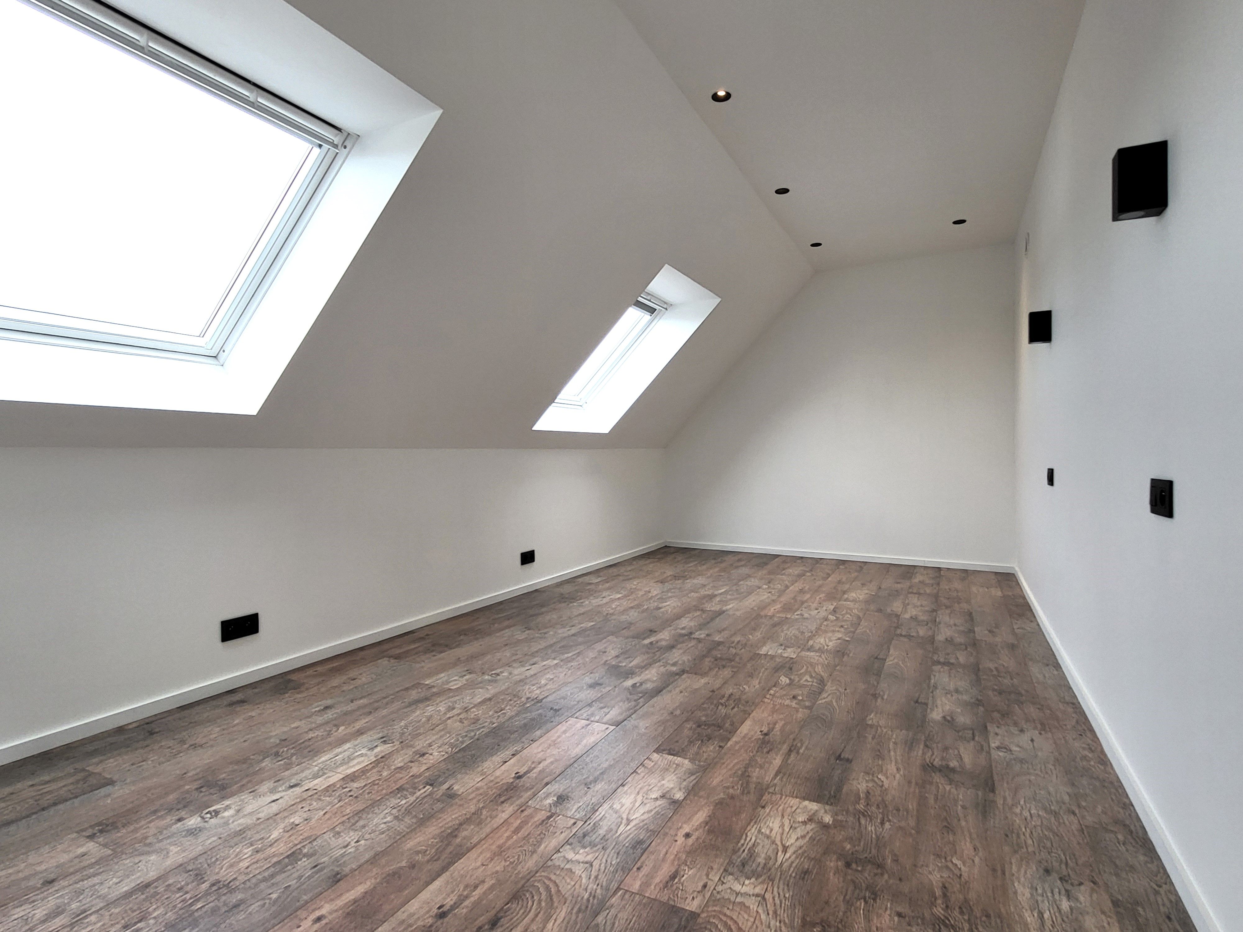 Deze volledig totaal gerenoveerde woning (2024–2025) combineert hedendaags comfort met een hoogwaardige afwerking en biedt maar liefst 5 ruime slaapkamers.  foto 27