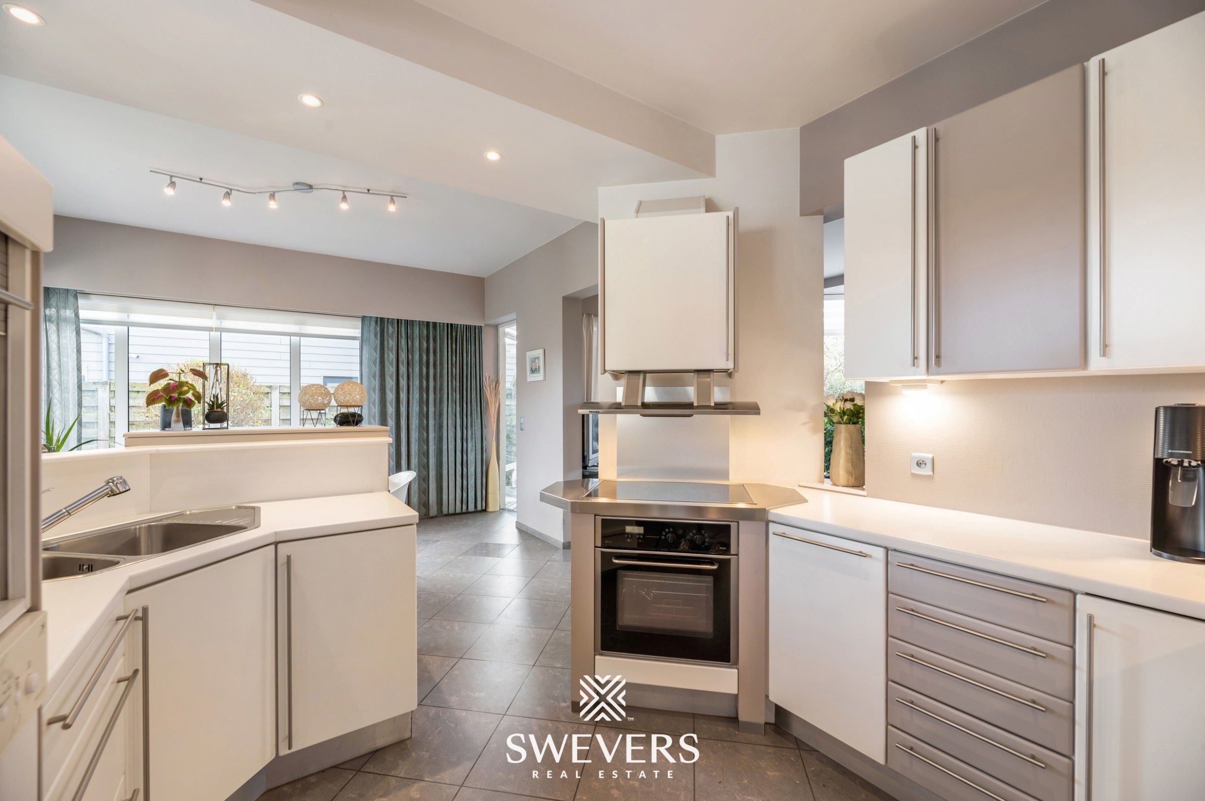 Instapklare gezinswoning op 11are 30ca in centrum Beringen foto 11