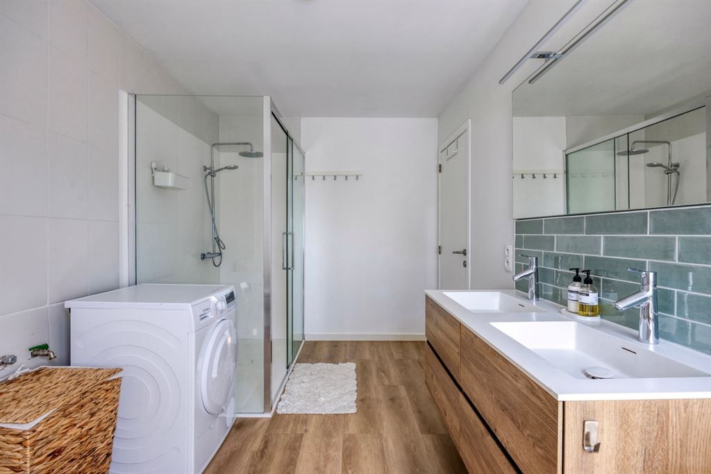 Knappe gerenoveerde woning op een gunstige locatie te Gelrode!  foto 19