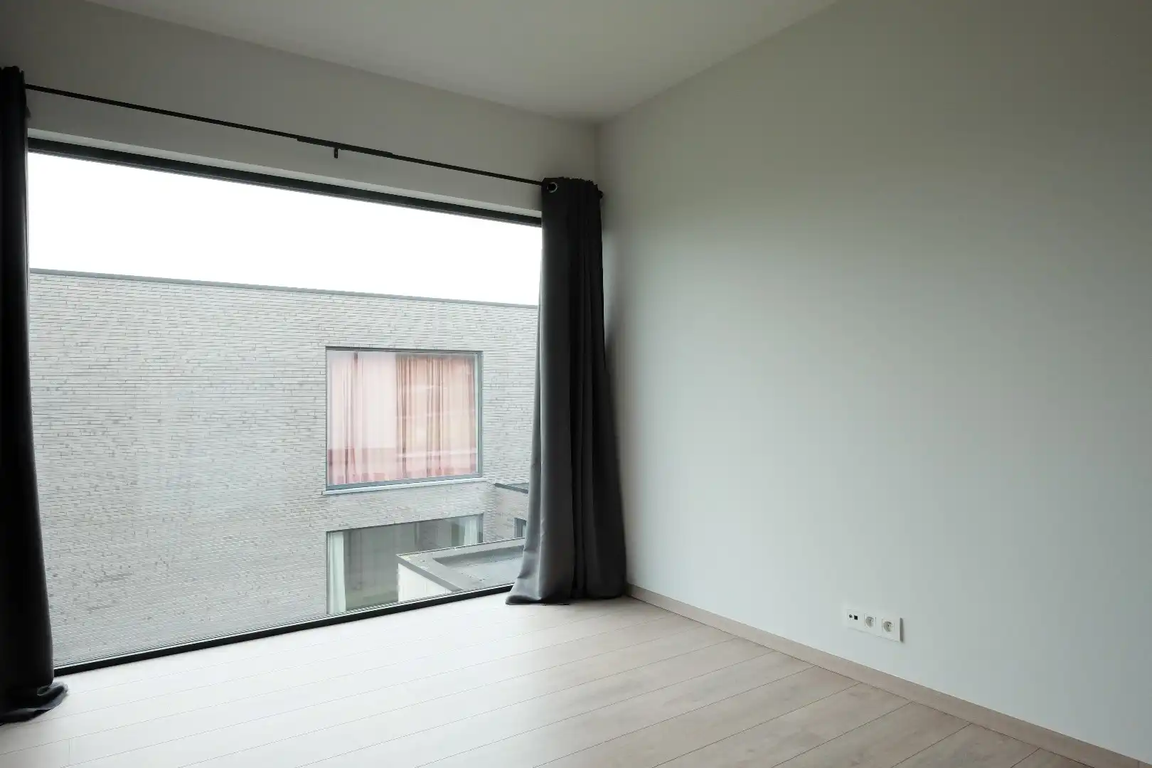 Ruime moderne woning met tuin foto 10