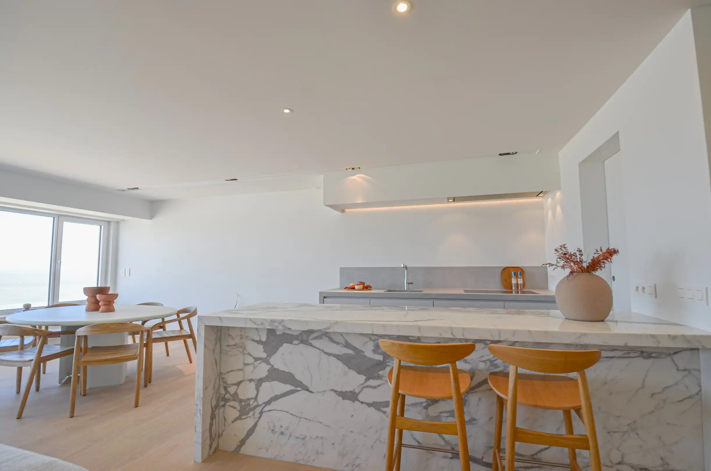 Exclusief – Stijlvol volledig gerenoveerd appartement met frontaal zeezicht. foto 12