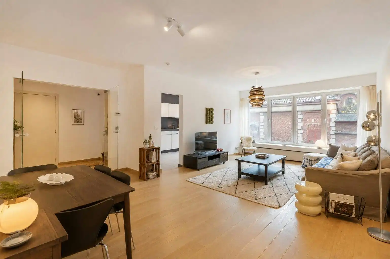 Ruim appartement met groot terras tegenover het Begijnhof foto 2