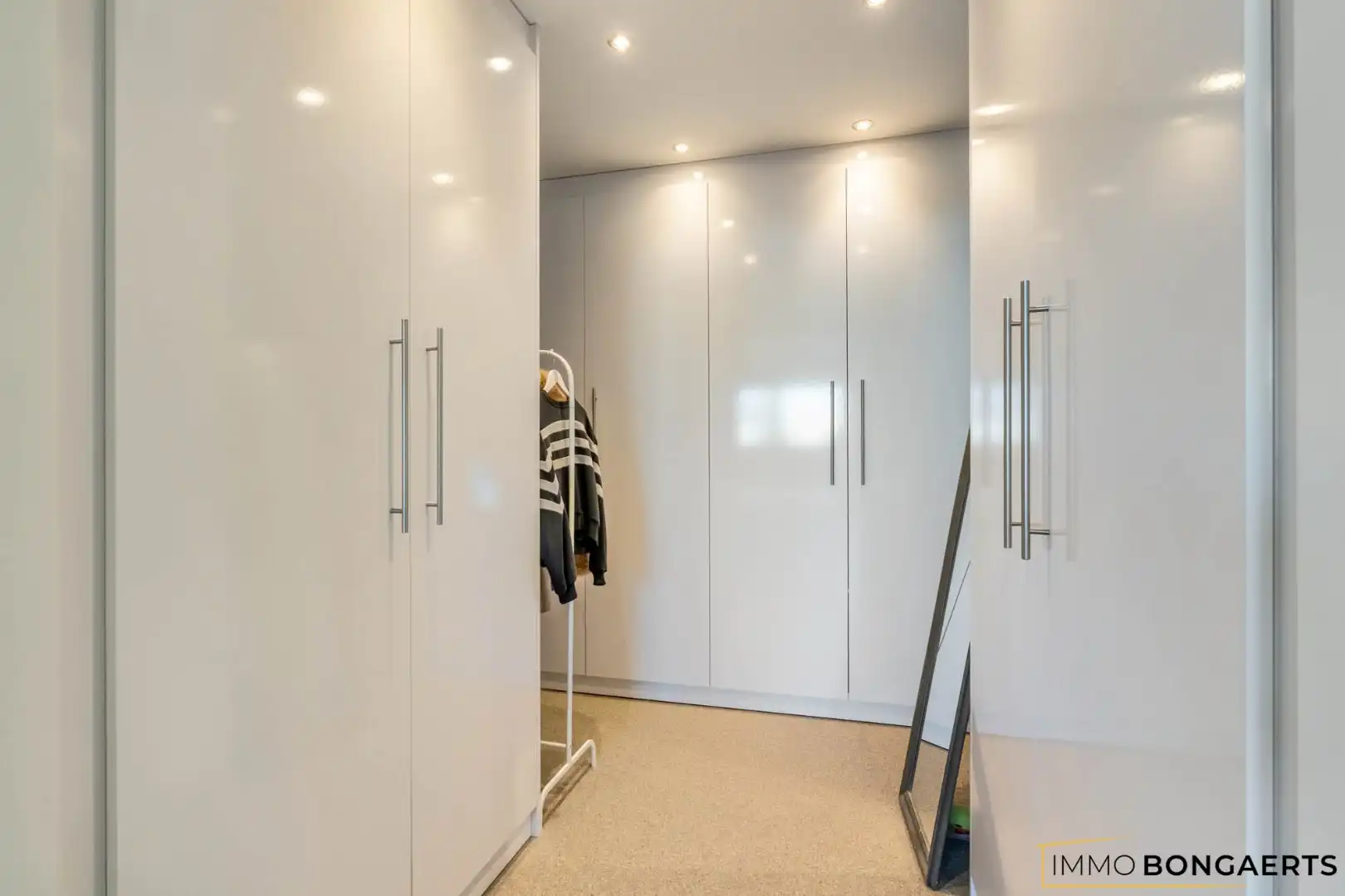 Energiezuinige woning met zwembad op rustige ligging in As foto 21