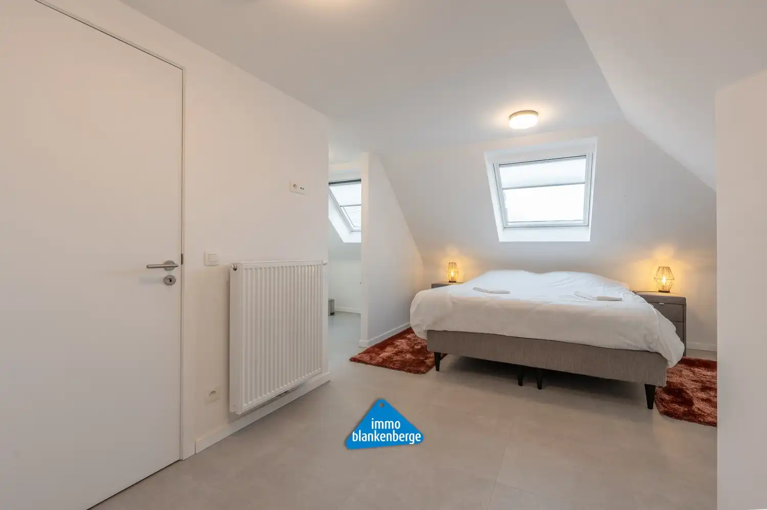 Gemeubelde exclusieve penthouse met garage, twee slaapkamers en terras foto 14