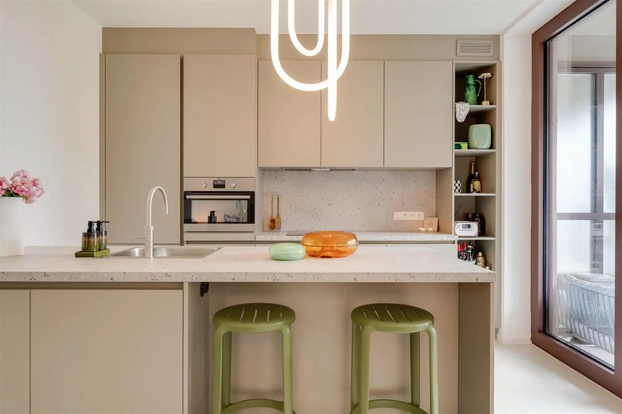 Hoogwaardig afgewerkt appartement met twee slaapkamers foto 6