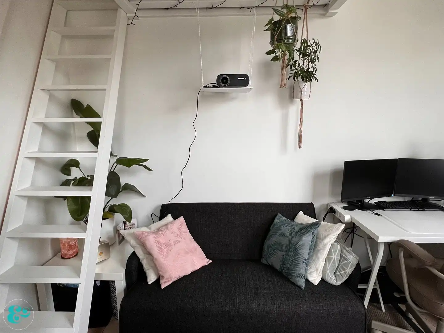 Vernieuwde gemeubelde studio foto 2