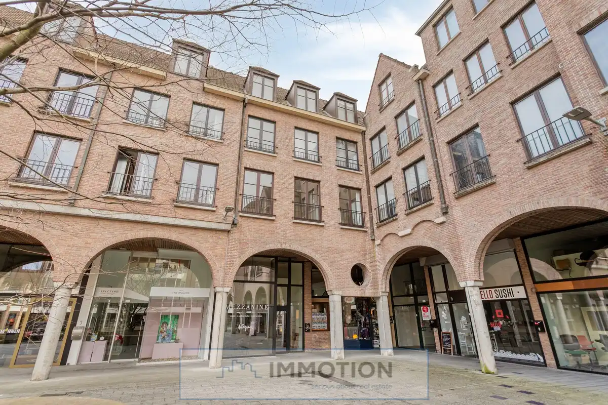 Mooi 1-slaapkamer appartement met parking aan het Overbekeplein. foto 2