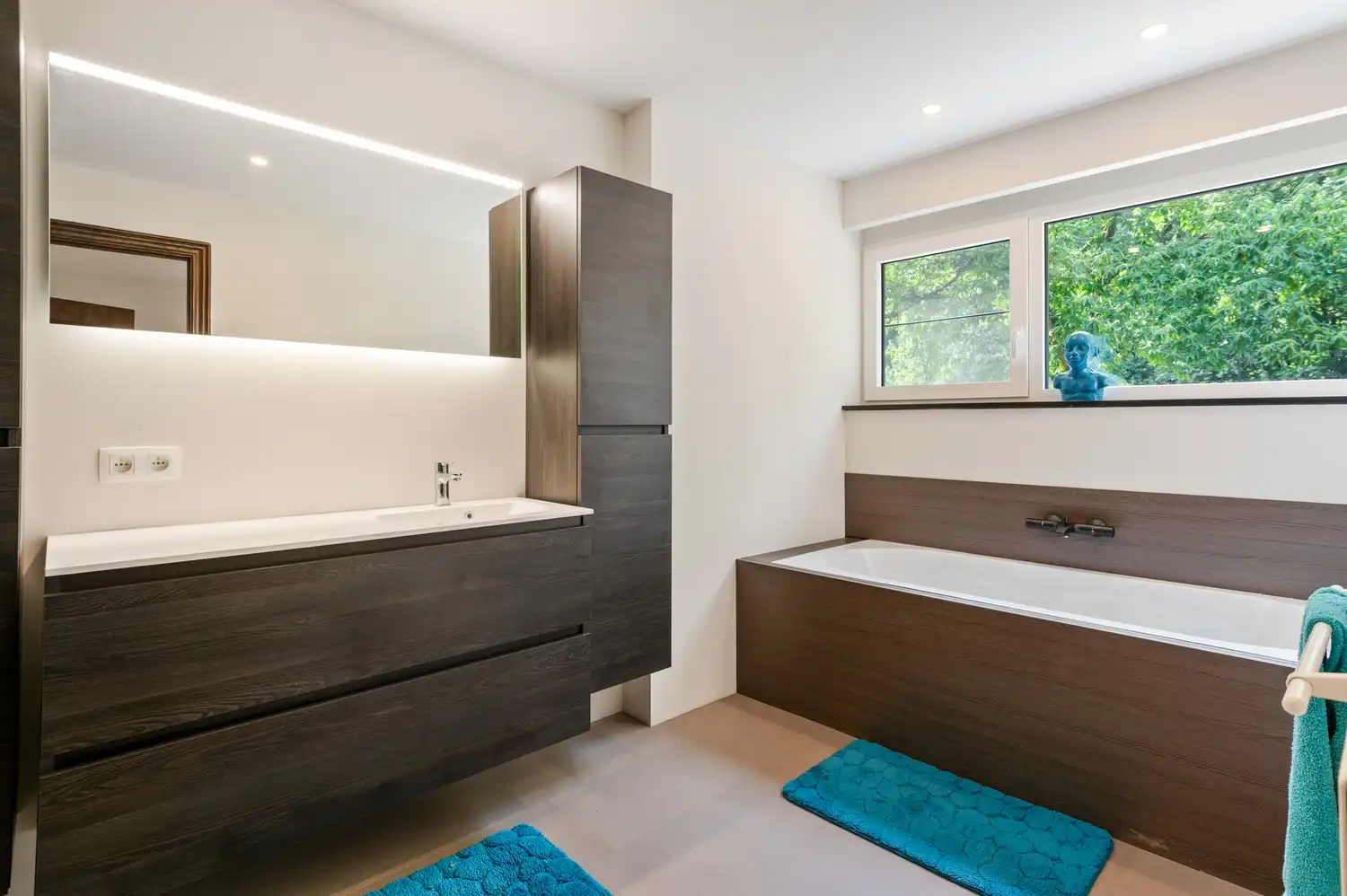 Instapklare, volledig gerenoveerde woning met 3 slaapkamers, bijgebouw en prachtige tuin foto 15