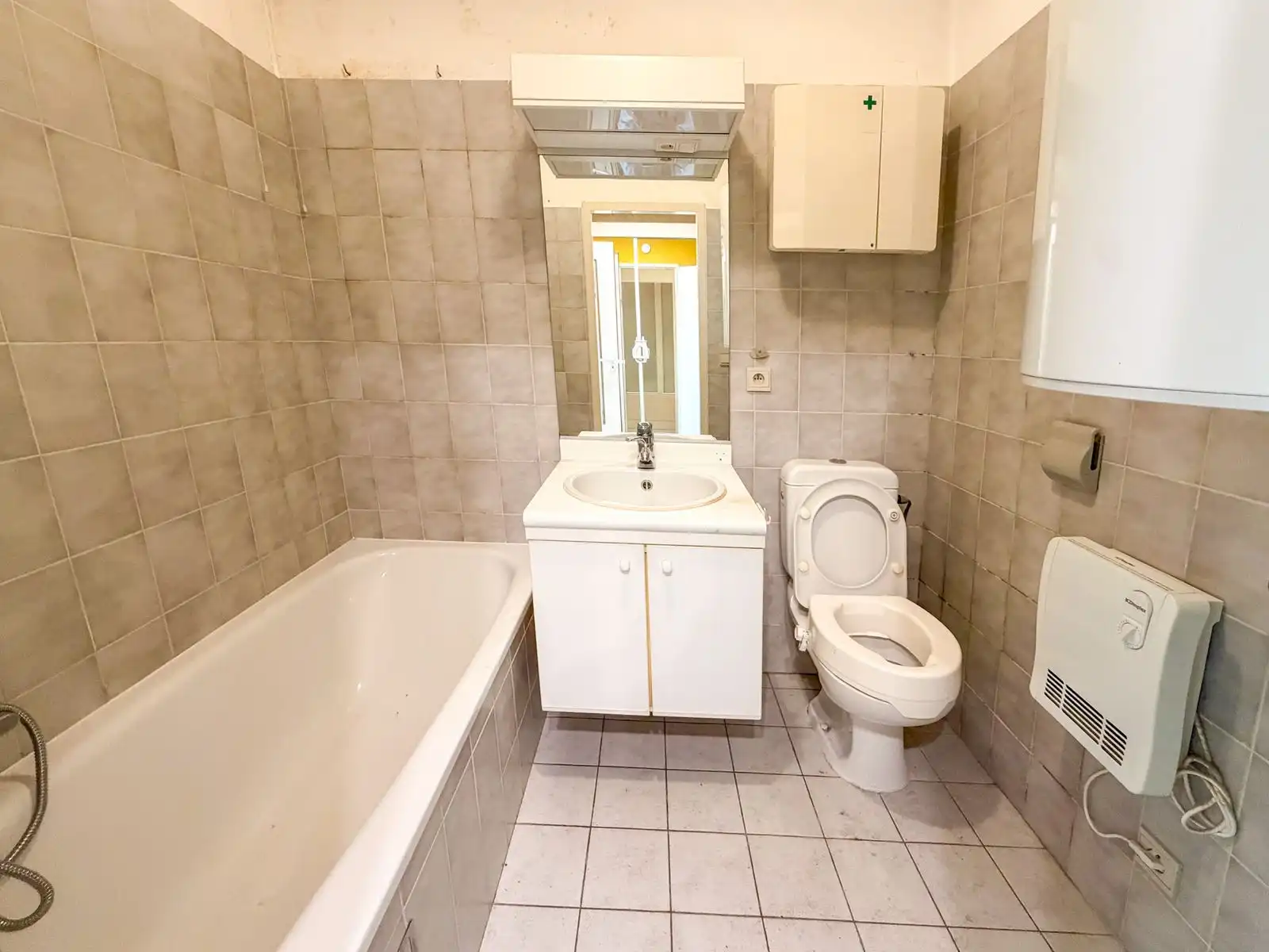 Verzorgde studio met terras, pal aan zee foto 7