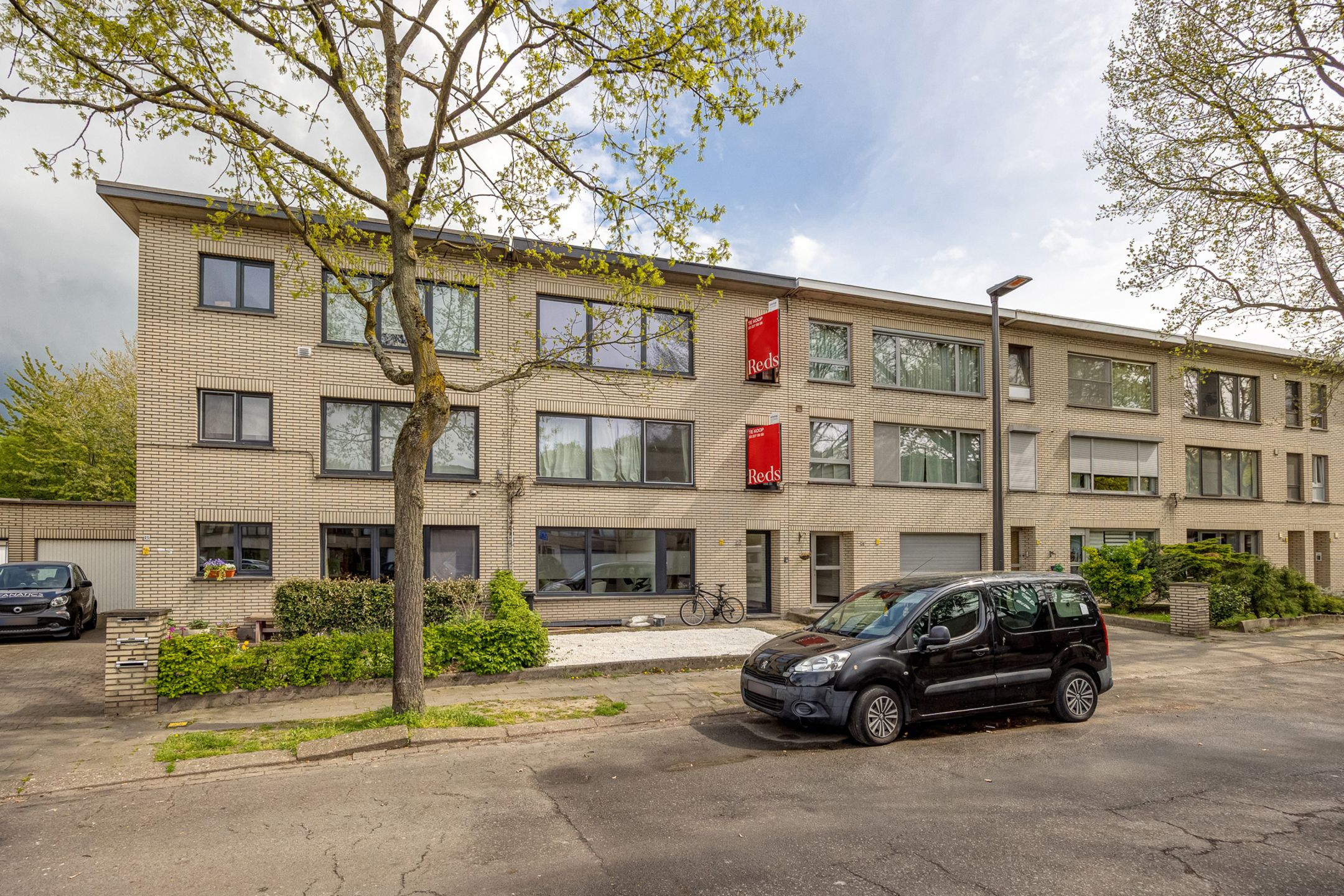 Opbrengsteigendom met 3 twee slaapkamer appartementen foto {{pictureIndex}}