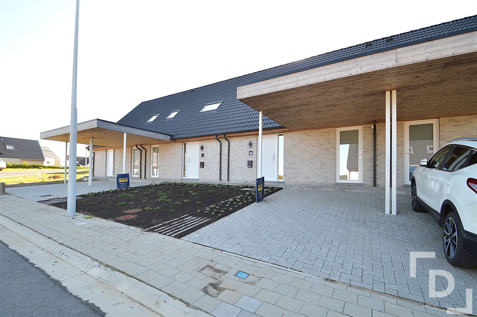 Nieuwbouwwoning met carport te huur in Wijtschate. foto 3
