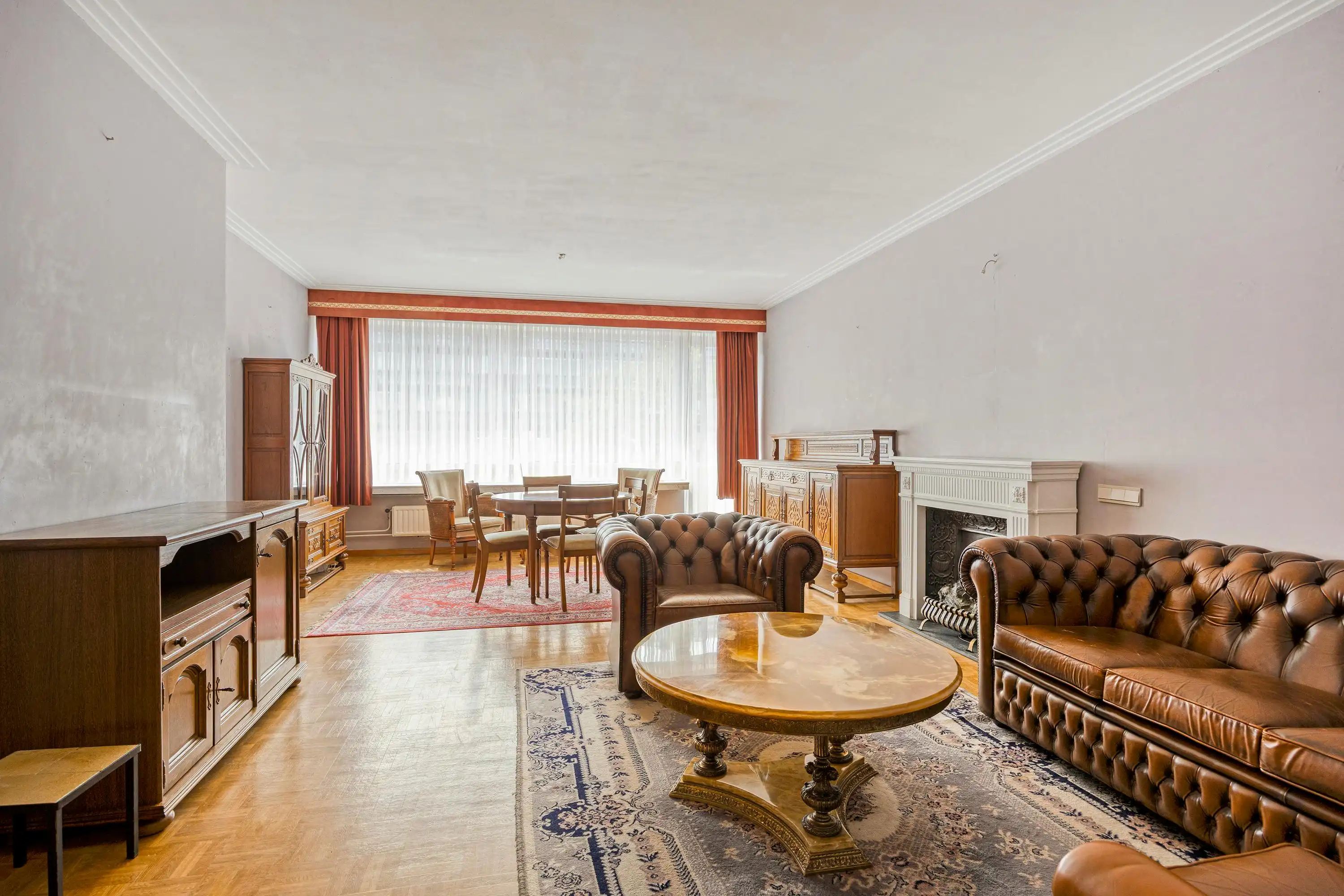 Ruim appartement met 2 terrassen te koop in Merksem foto {{pictureIndex}}