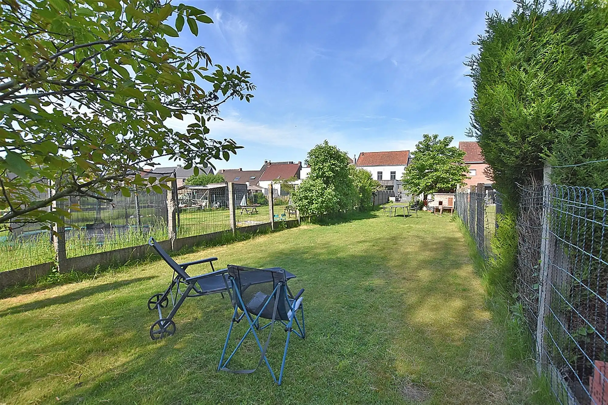 DORPSWONING met 2 slpks, garage/berging & tuin met terras foto 8