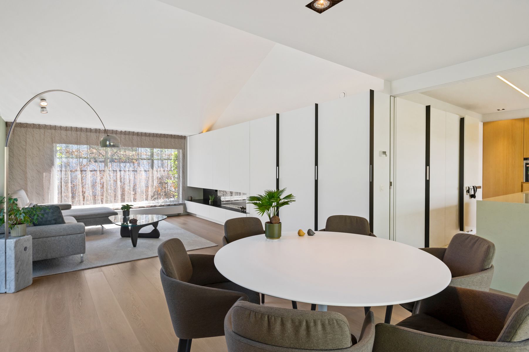 Luxueuze gelijkvloerse villa met zwemvijver op ca. 898 m². foto 5