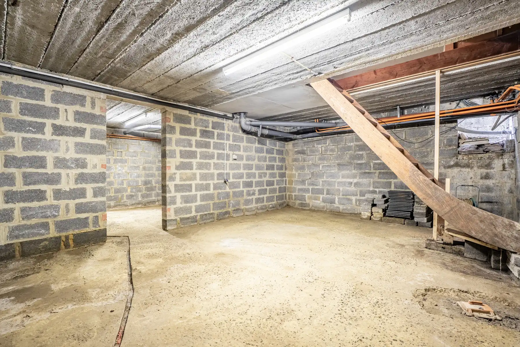 Halfopen woning met tuin, garage en oprit foto 22