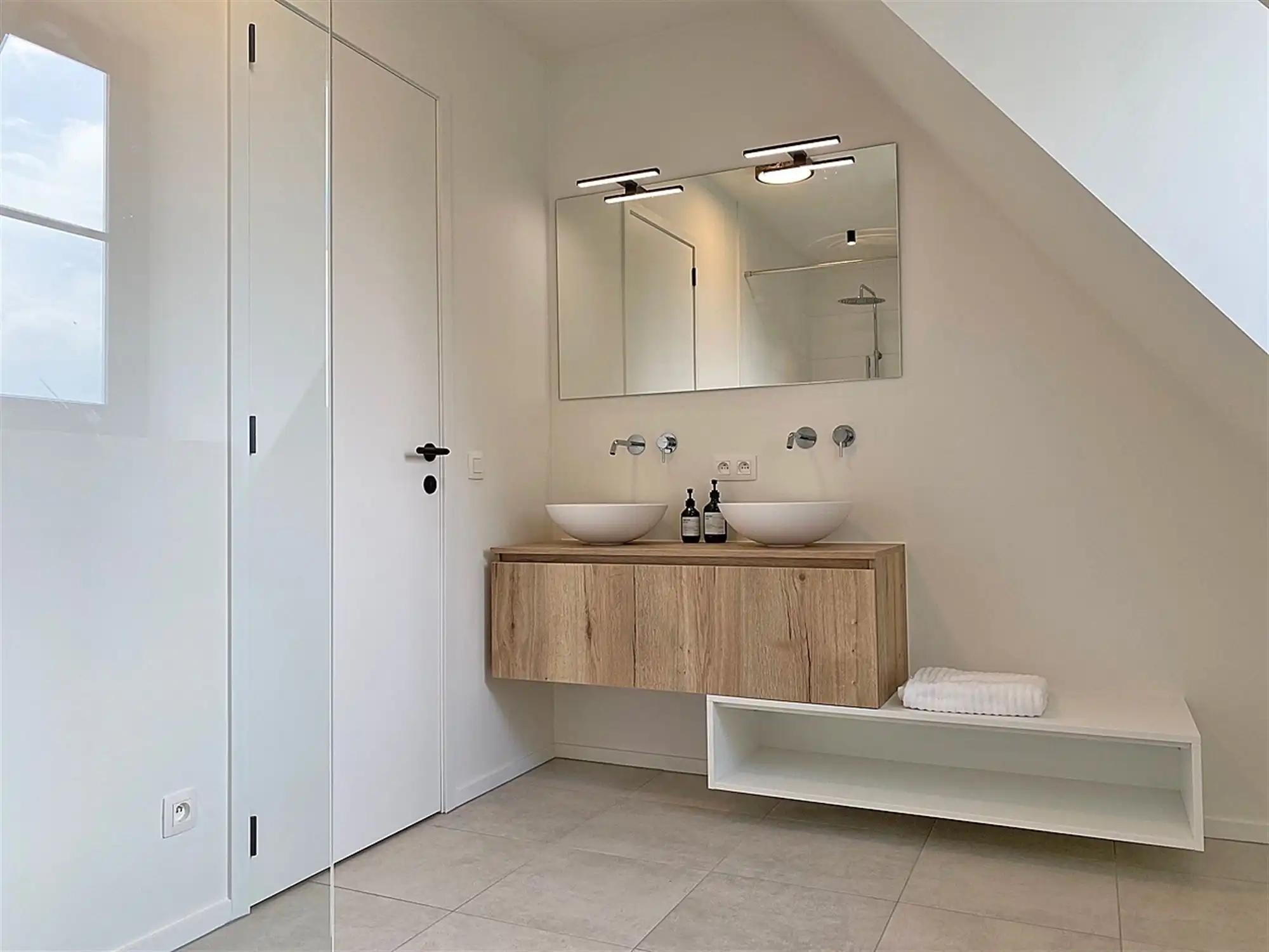 Instapklare DORPSWONING met 3 SLAAPKAMERS, TUIN/TERRAS, GARAGE & grote KELDER foto 20