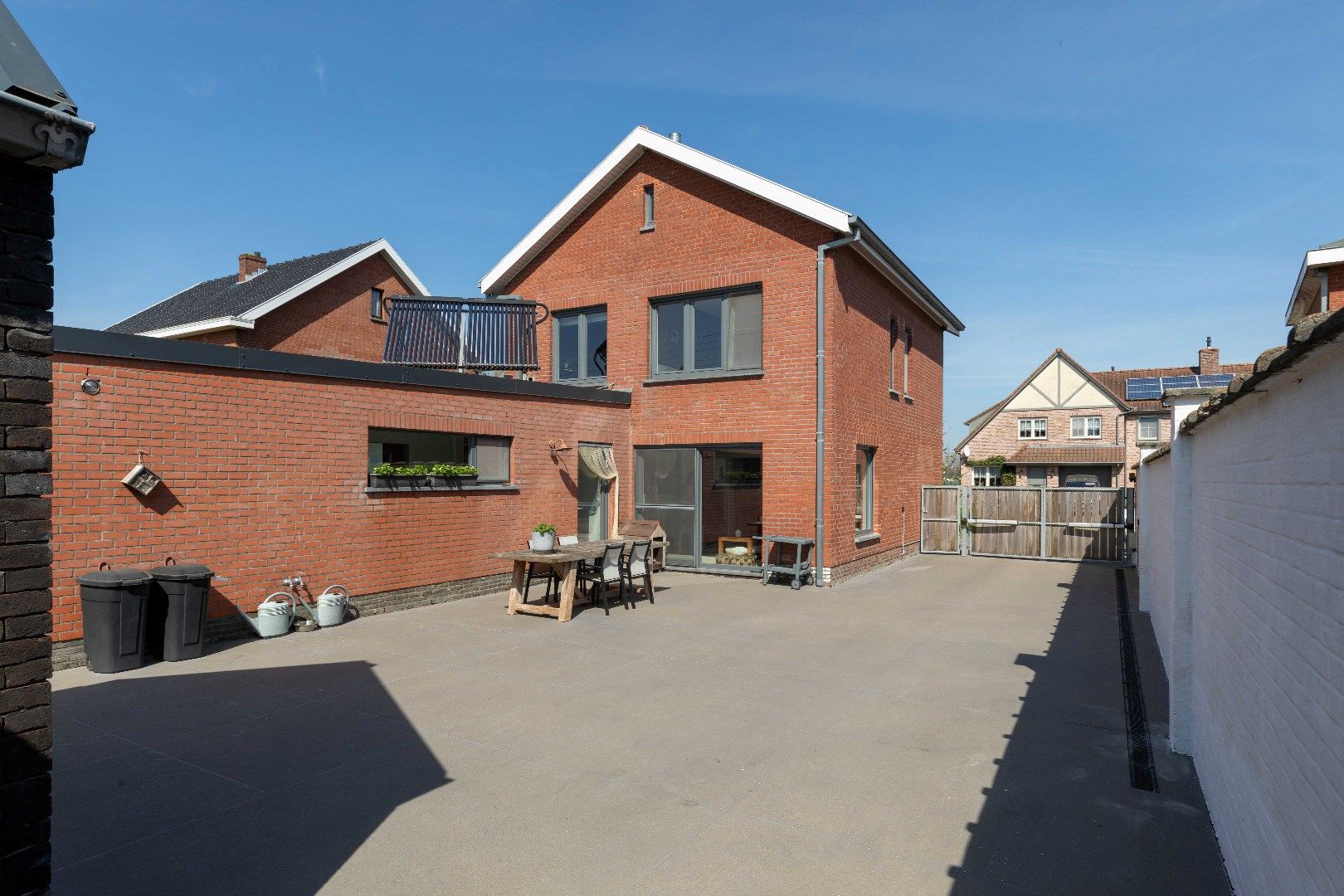 Vernieuwde energiezuinige alleenstaande woning met bijgebouwen  foto 25