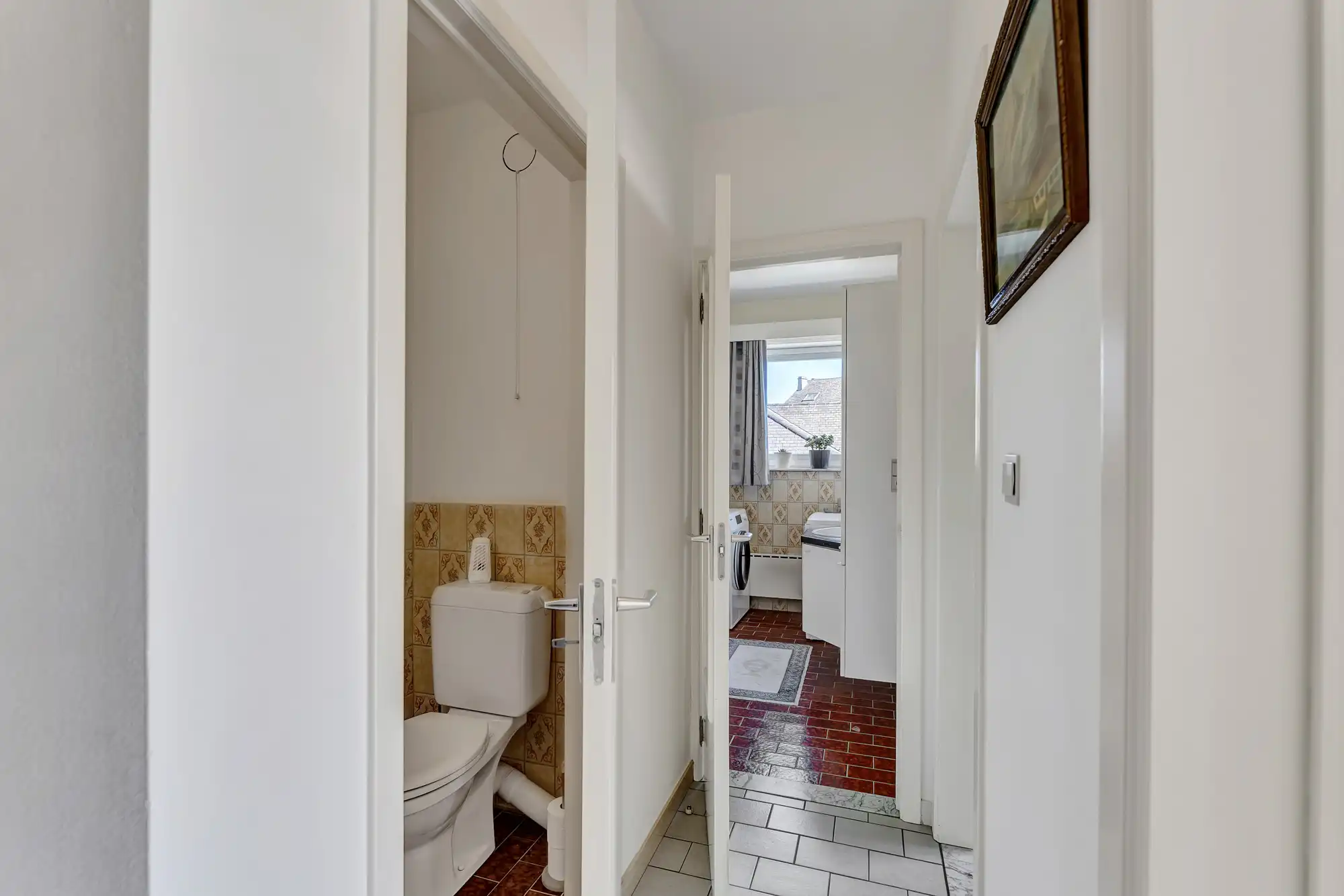 Instapklaar 2-slaapkamerappartement met terras en garage foto 10