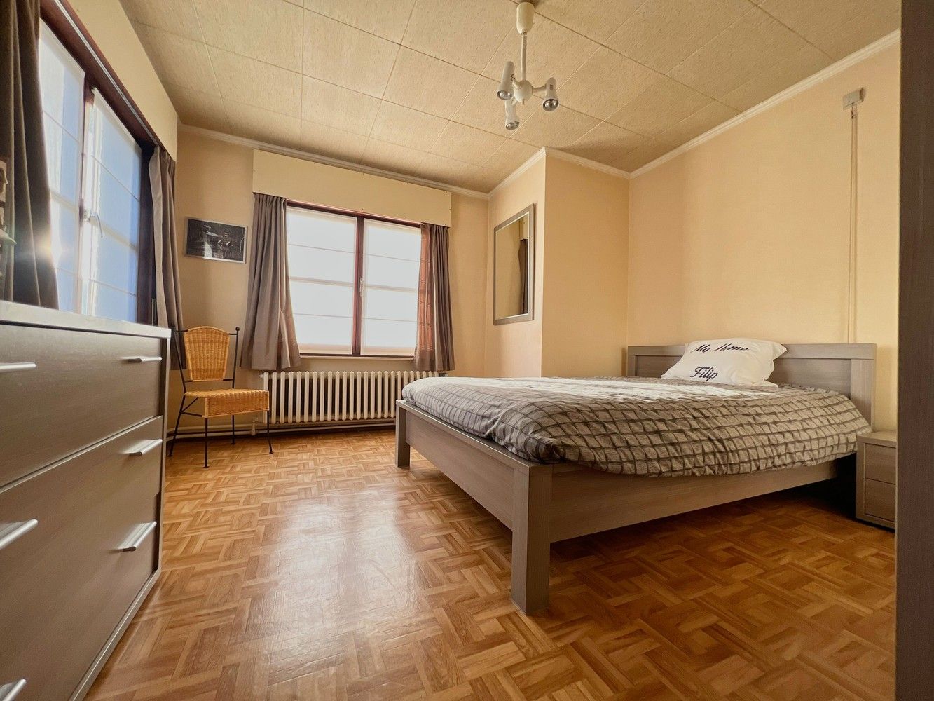 Topper! Stijlvolle woning met zonnige tuin + 2x garage foto 11