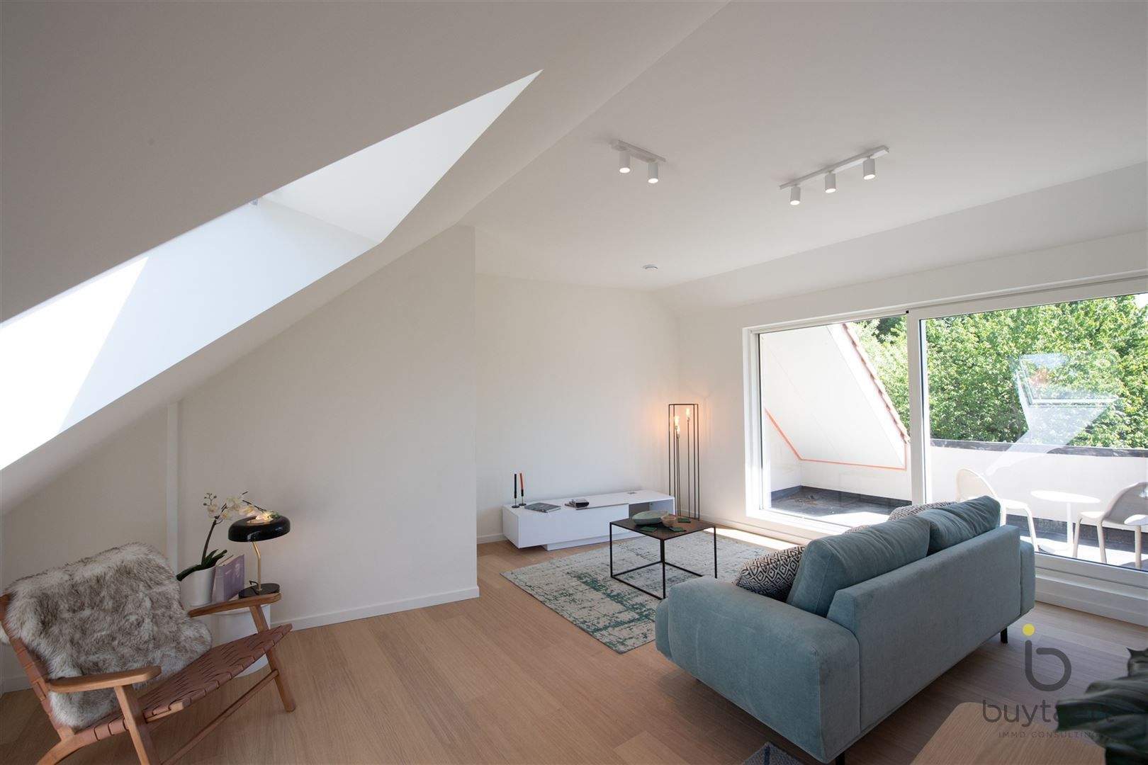 Beleef luxe, comfort en energiezuinigheid in een karaktervolle architectuur. foto {{pictureIndex}}