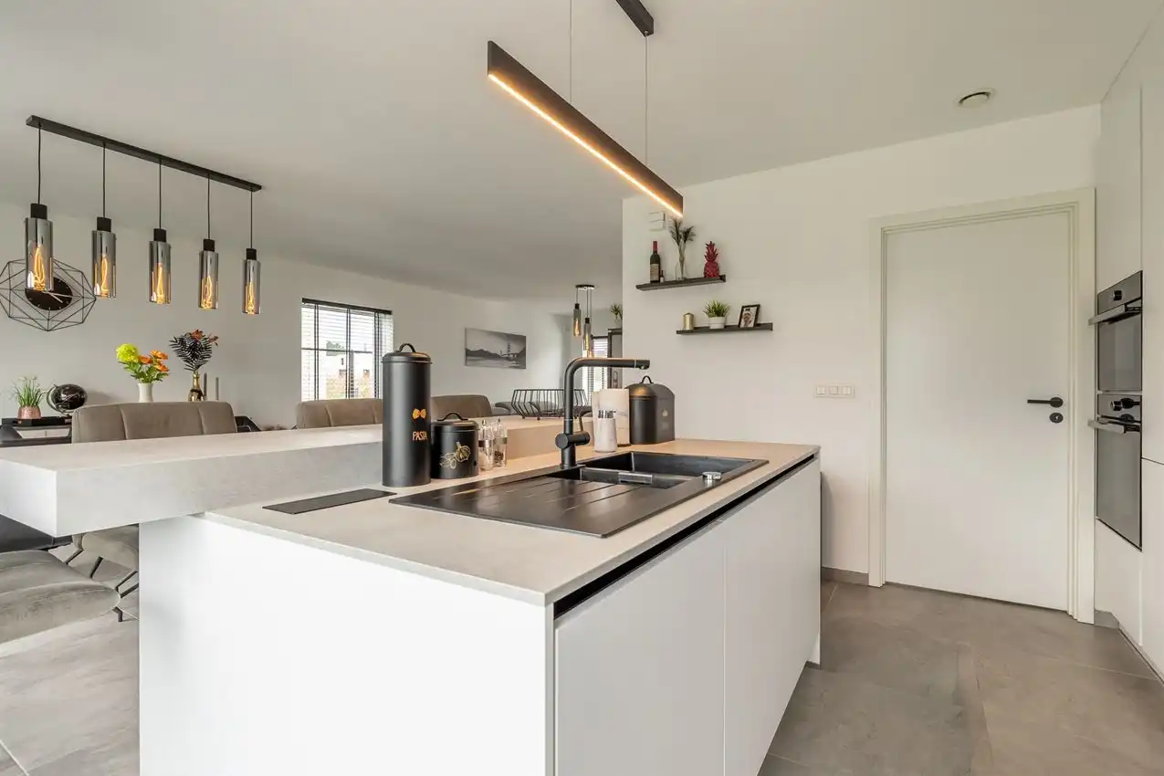 Instapklare nieuwbouwwoning in geliefde wijk foto 9