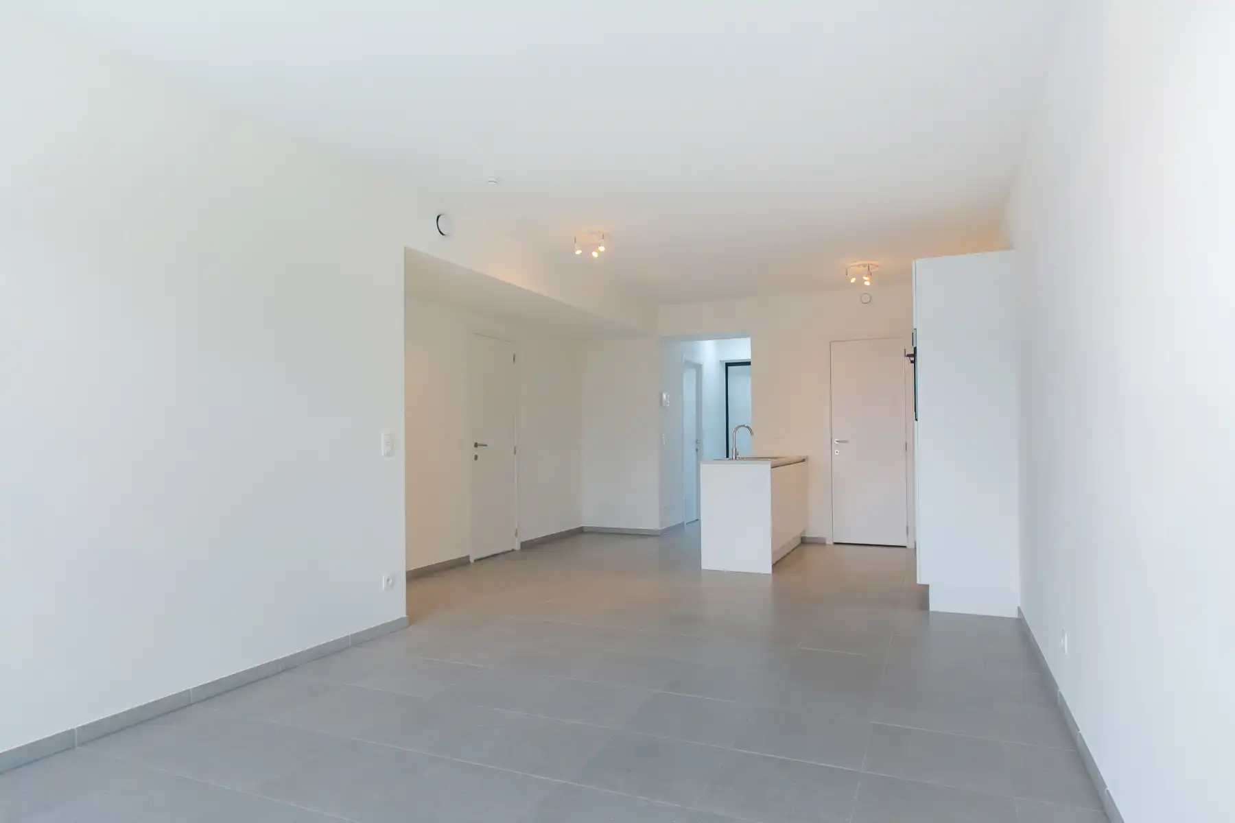 Lichtrijk nieuwbouwappartement met 2 slaapkamers en terras foto 2