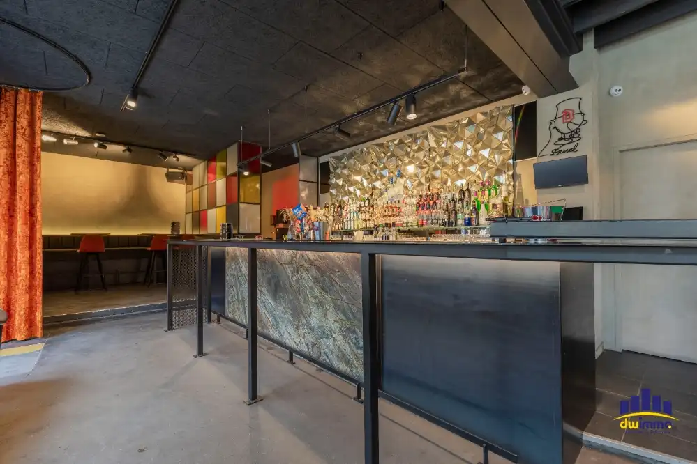 Overname stijlvolle bar met veel mogelijkheden voor spotprijs in historisch centrum Ieper foto 4