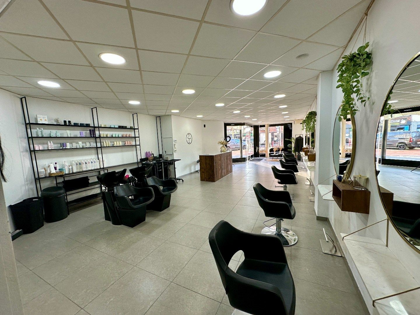 Instapklare winkelruimte van 150m² momenteel ingericht als kapperszaak in Eisden foto 3